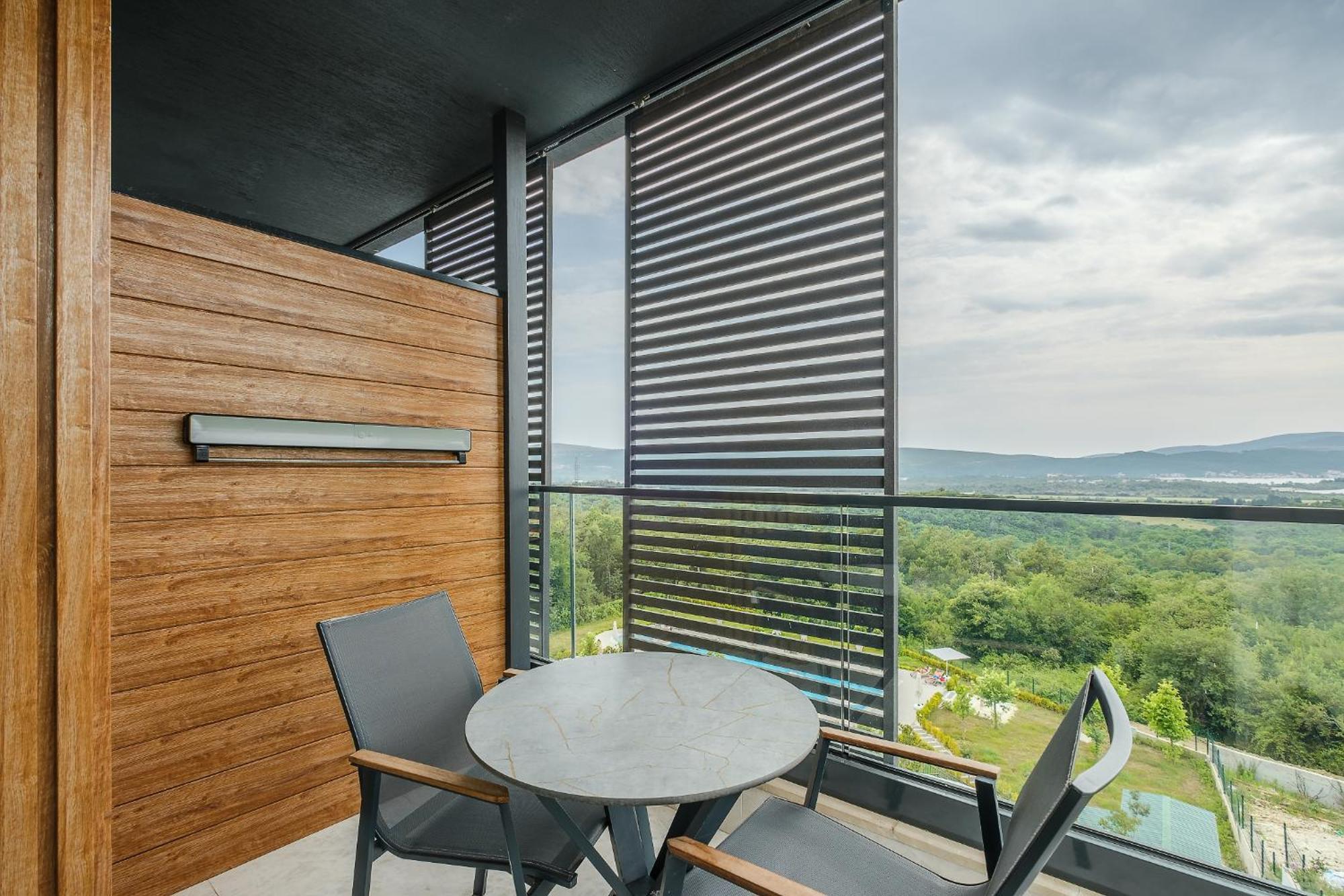 Montenegro Lodge Kavač 客房 照片 Balcony of a suite