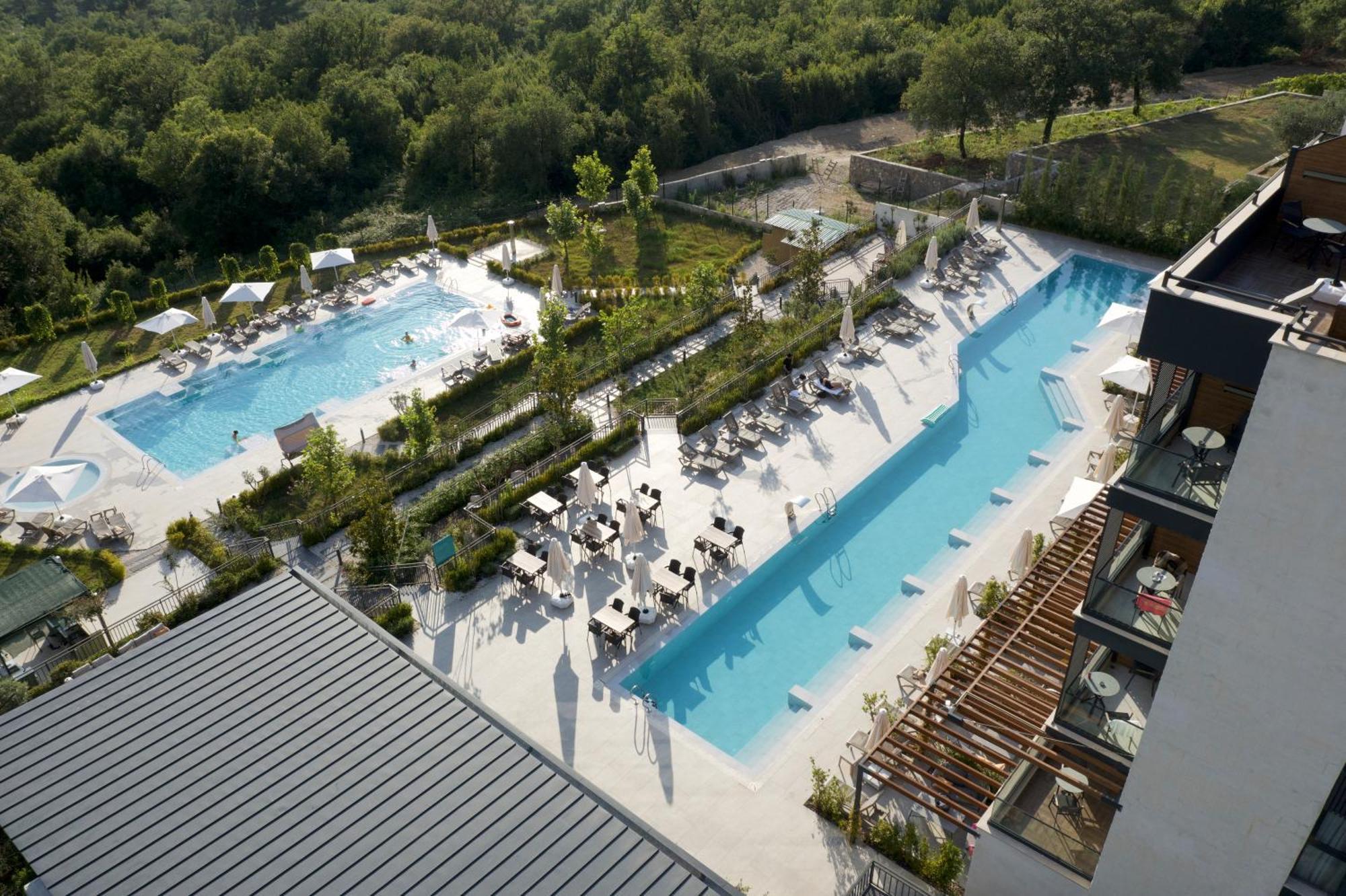 Montenegro Lodge Kavač 外观 照片 The swimming pool at the Hotel