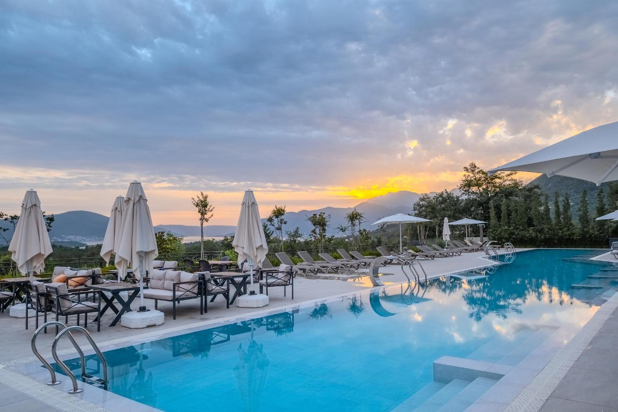 Montenegro Lodge Kavač 外观 照片 Sunset at the hotel